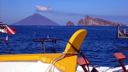 Stromboli und Basiluzzo von der Insel Panarea aus gesehen, 22. September 2007