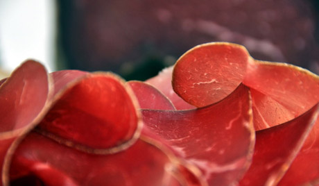 Fleisch- und Wurstspezialitäten der Metzgerei Curschellas, Sedrun Fleisch- und Wurstspezialitäten der Metzgerei Curschellas, Sedrun