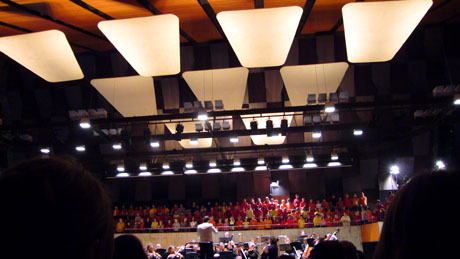 Bieler Schulklassen und das Sinfonie Orchester Biel: Weihnachtskonzert im Kongresshaus am 19. Dezember 2009