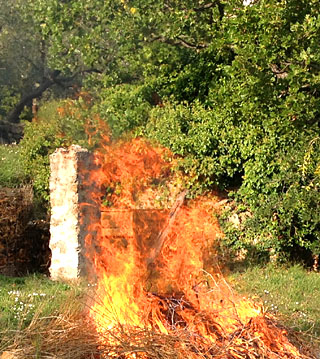 Mottfeuer - gehört im Süden irgendwie einfach dazu