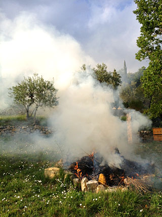 Mottfeuer - gehört im Süden irgendwie einfach dazu